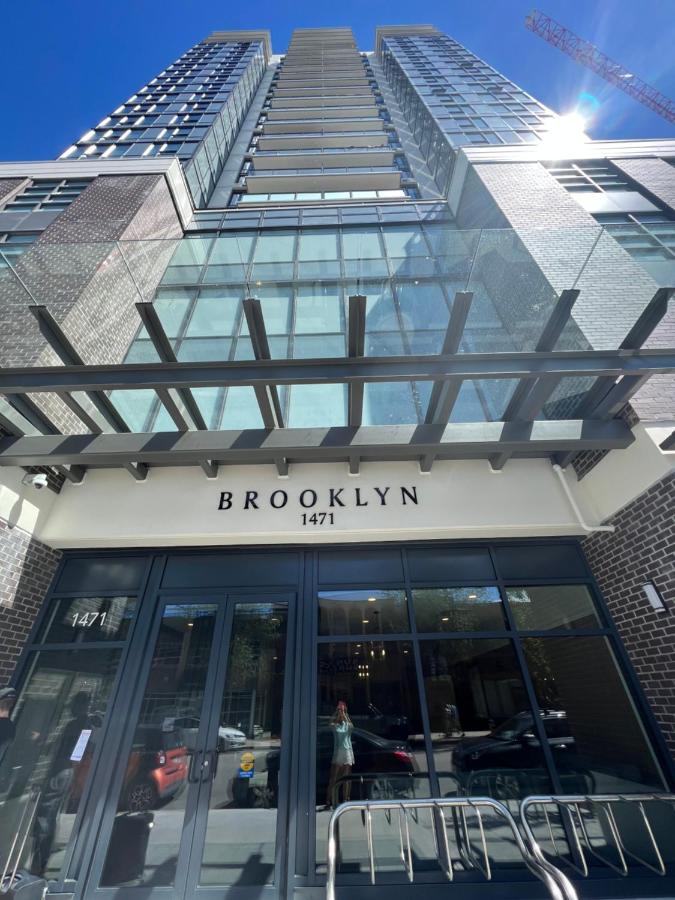 Amazing Brand New Lakeview Condo Downtown Kelowna Exterior photo